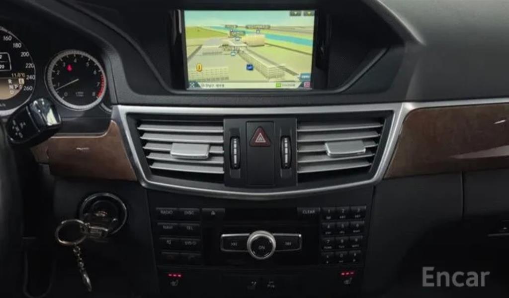 Mercedes Benz E class - Vista 7