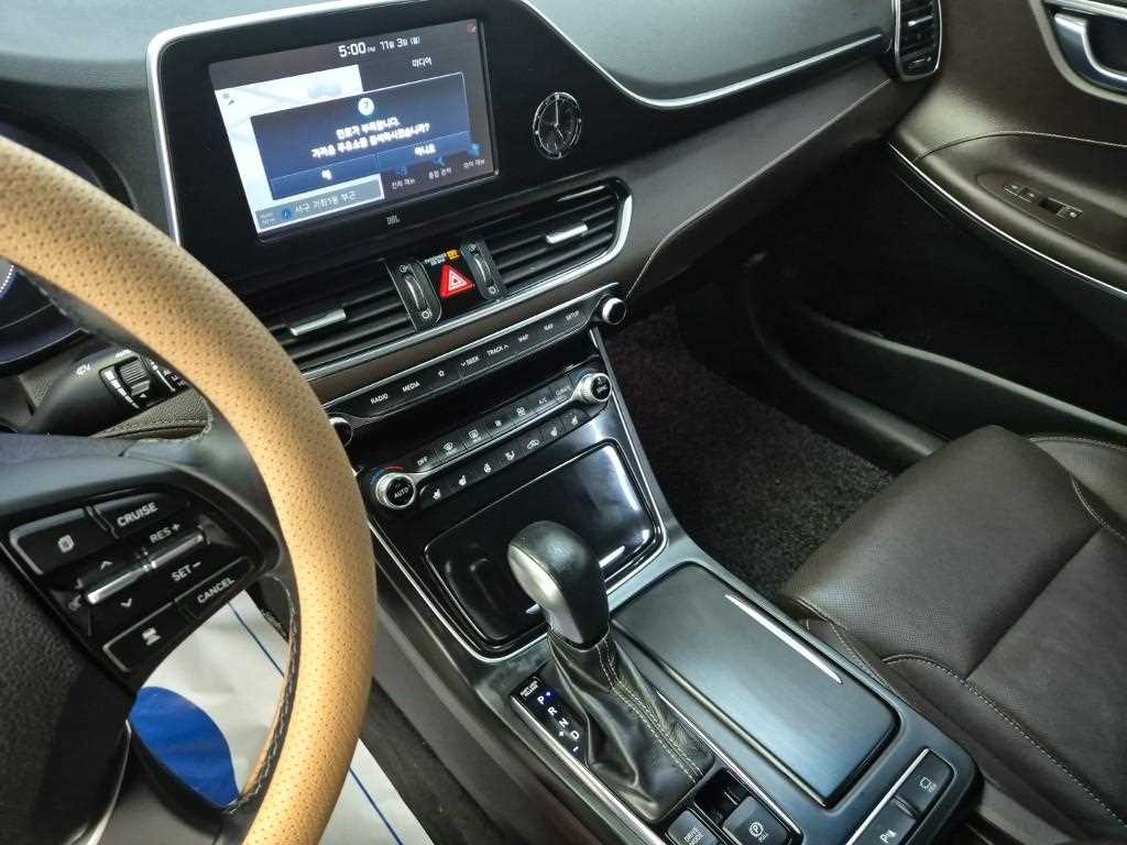 HYUNDAI Grandeur - Vista 10