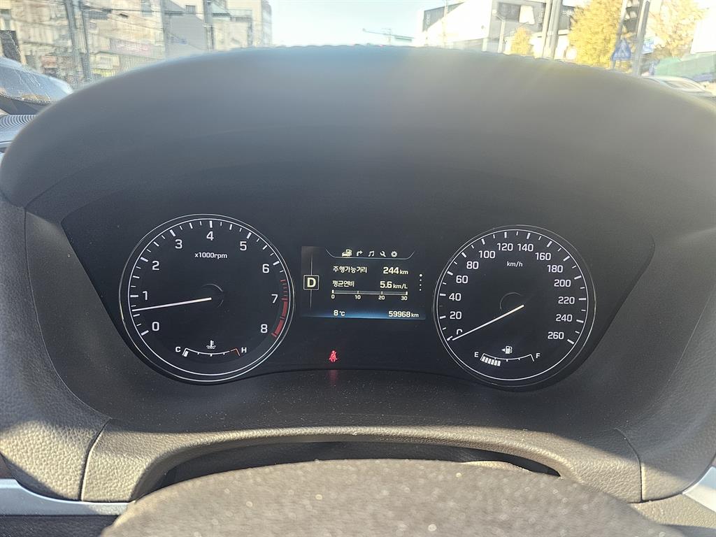 HYUNDAI Genesis - Vista 5