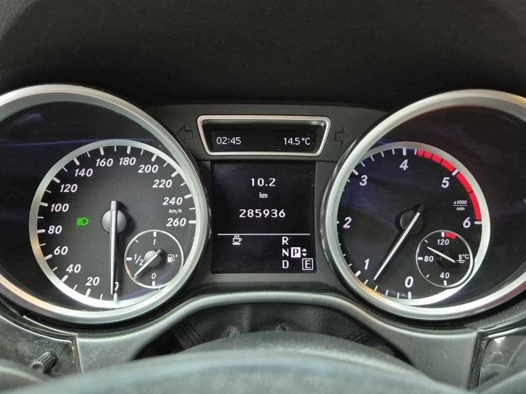 Mercedes Benz M Class - Vista 6