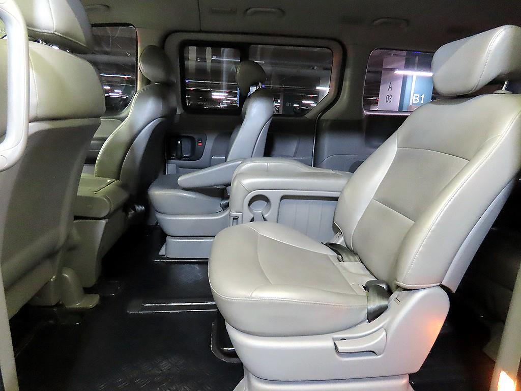 HYUNDAI Starex - Vista 7