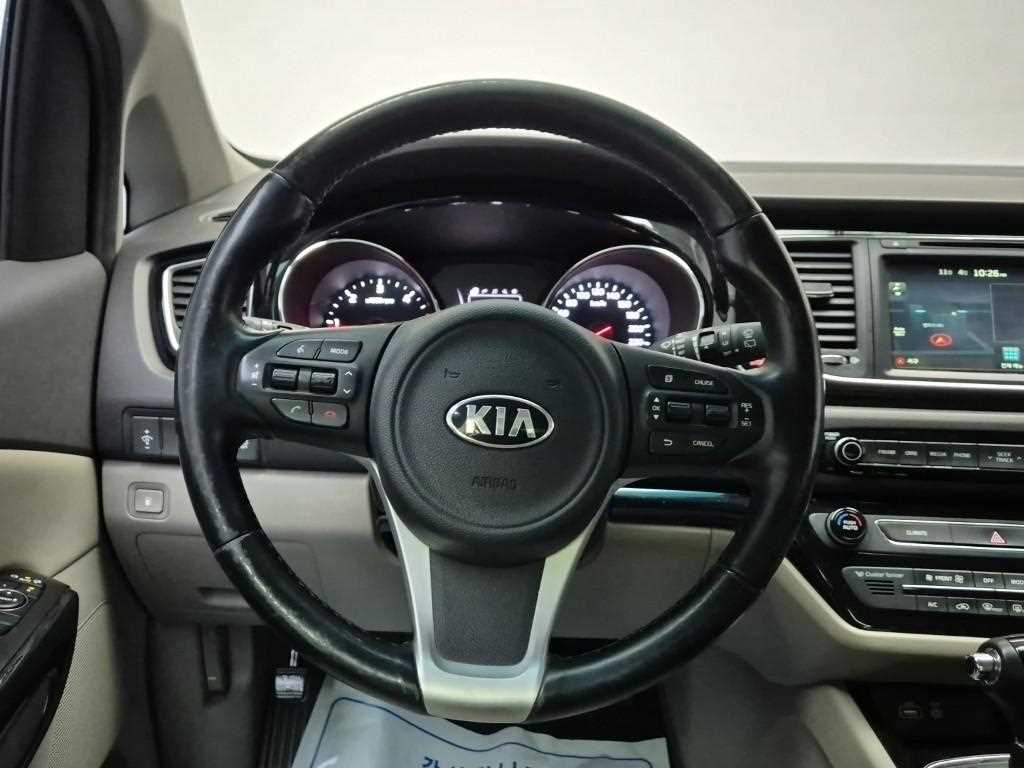KIA Carnival - Vista 9