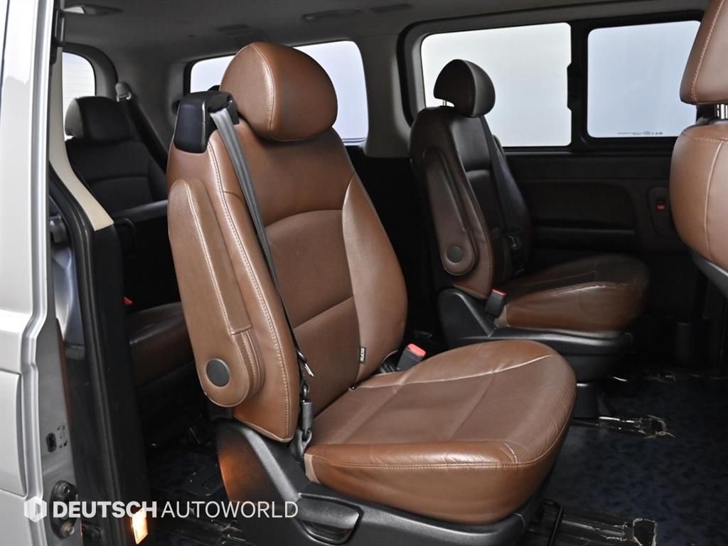 HYUNDAI Starex - Vista 12