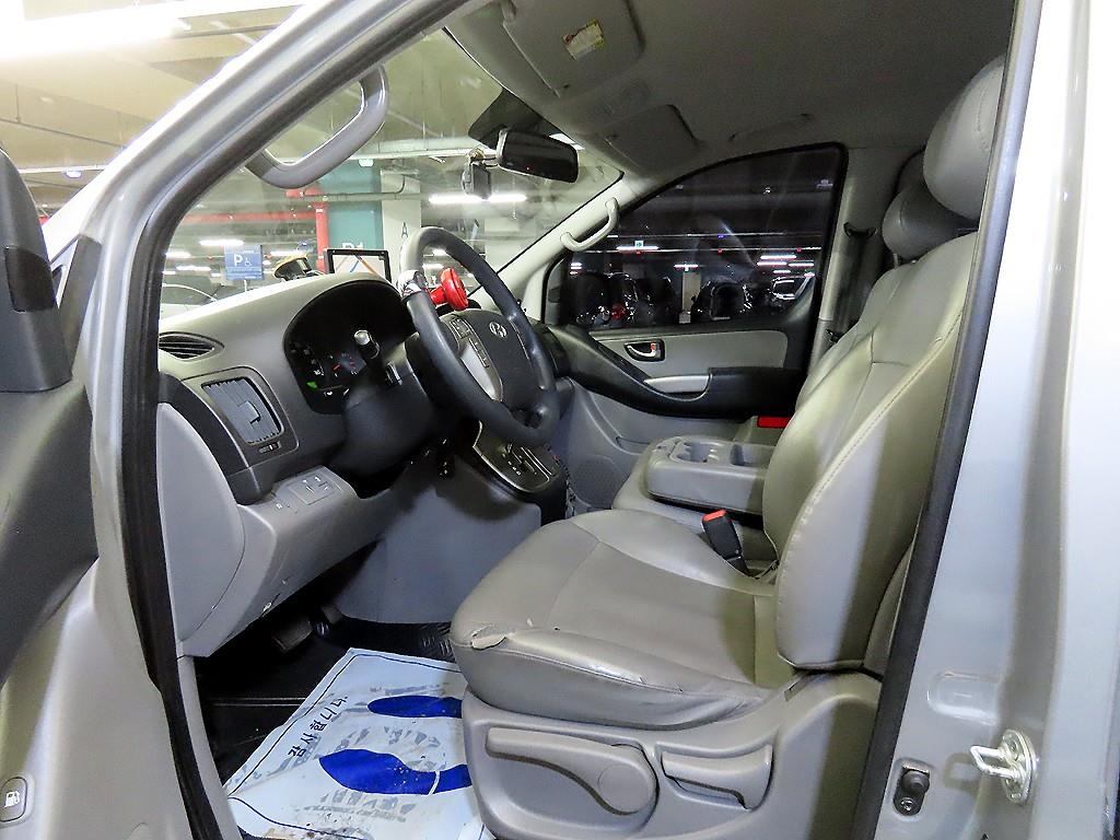 HYUNDAI Starex - Vista 6