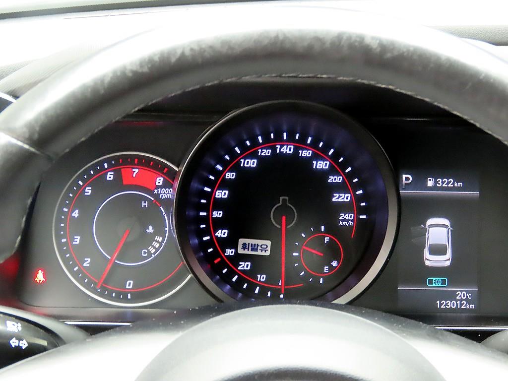 HYUNDAI Avante - Vista 7