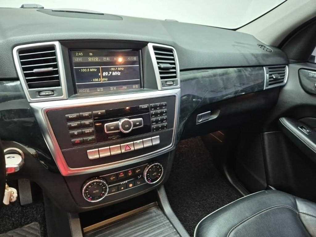Mercedes Benz M Class - Vista 10