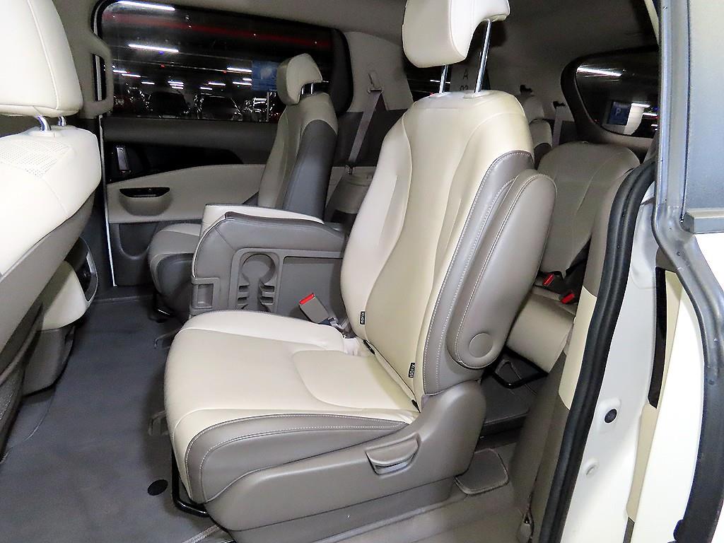 KIA Carnival - Vista 7