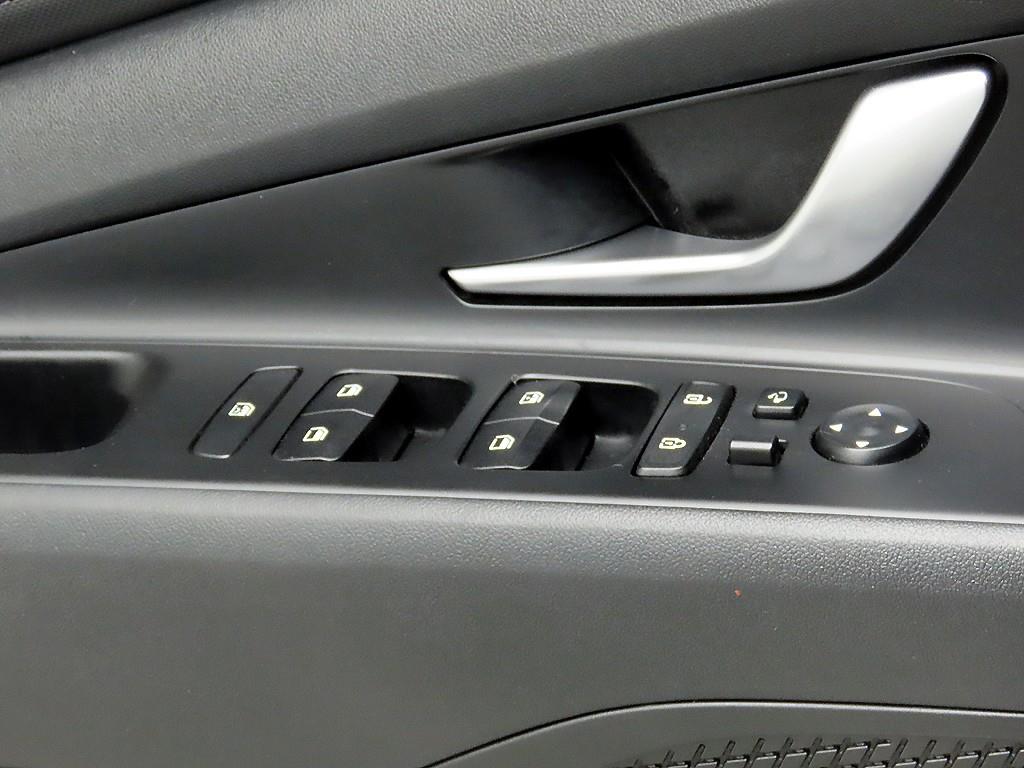 HYUNDAI Avante - Vista 12