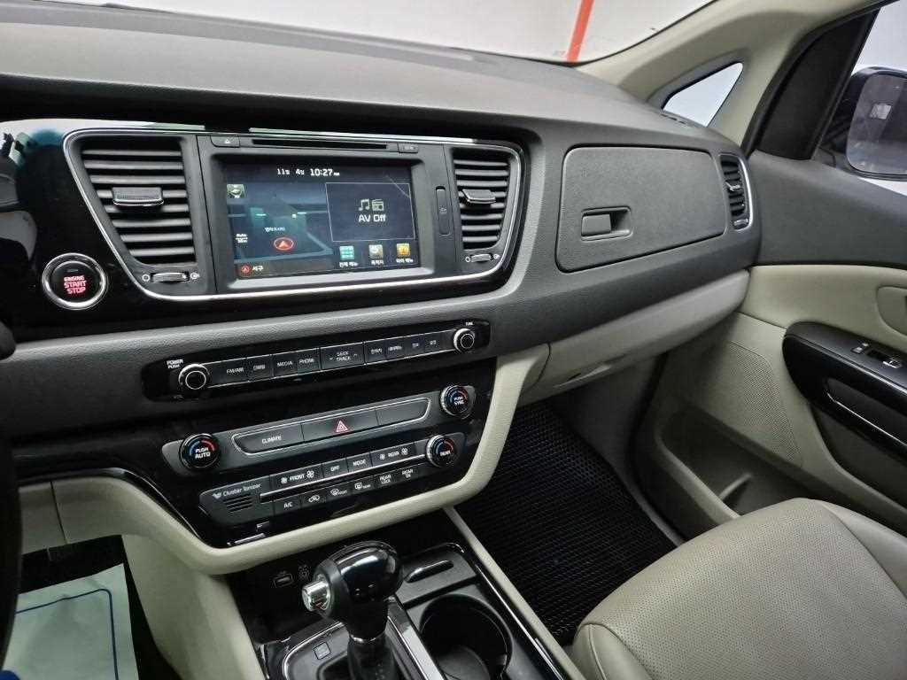 KIA Carnival - Vista 10