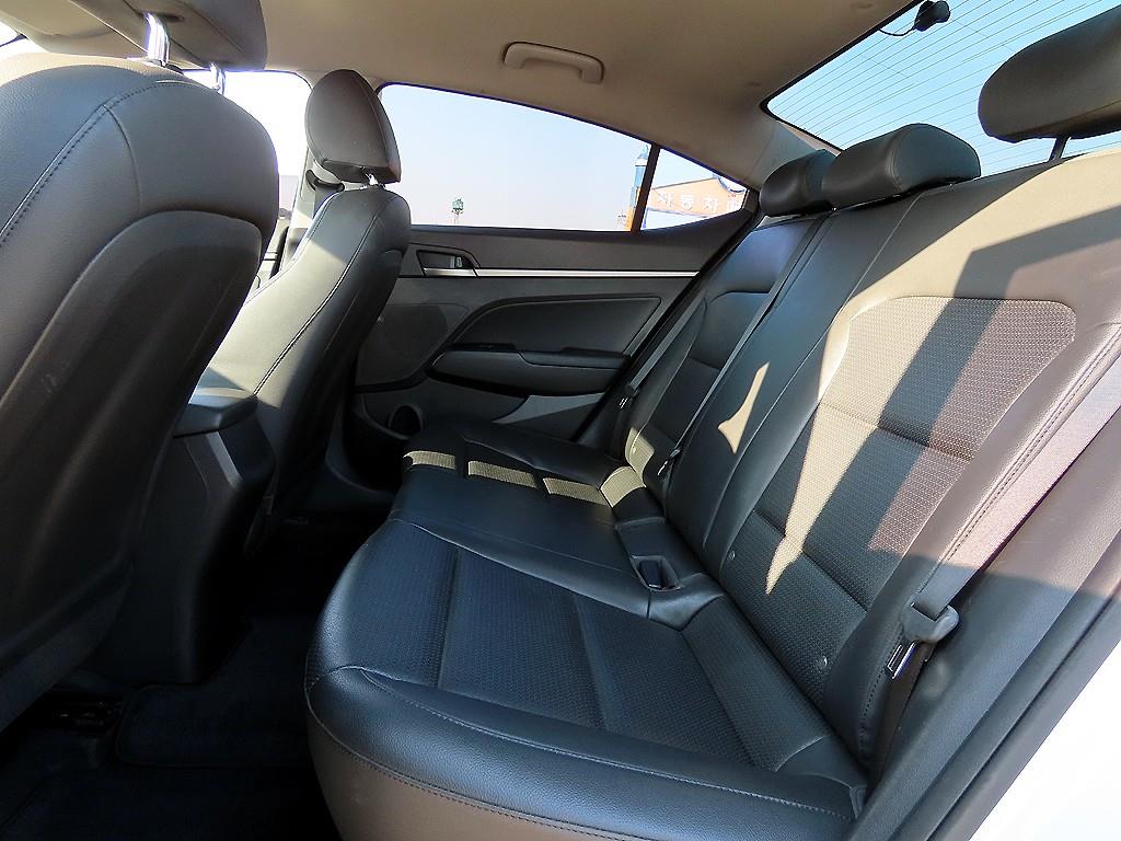 HYUNDAI Avante - Vista 6