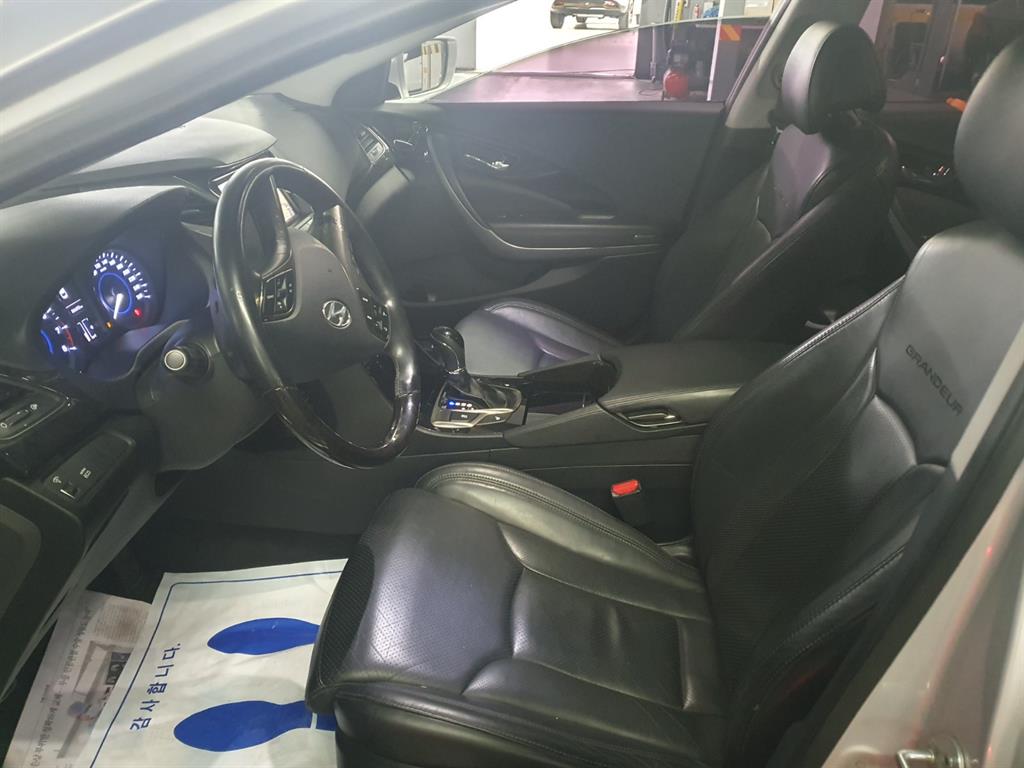 HYUNDAI Grandeur - Vista 12