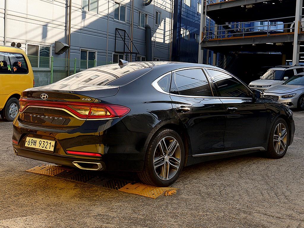 HYUNDAI Grandeur - Vista 7