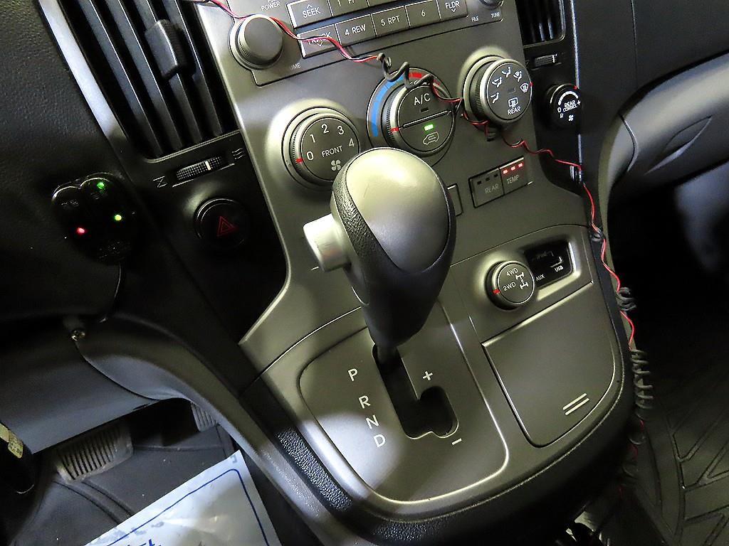 HYUNDAI Starex - Vista 12