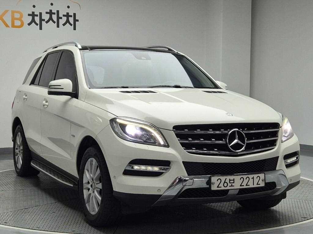 Mercedes Benz M Class - Vista 4