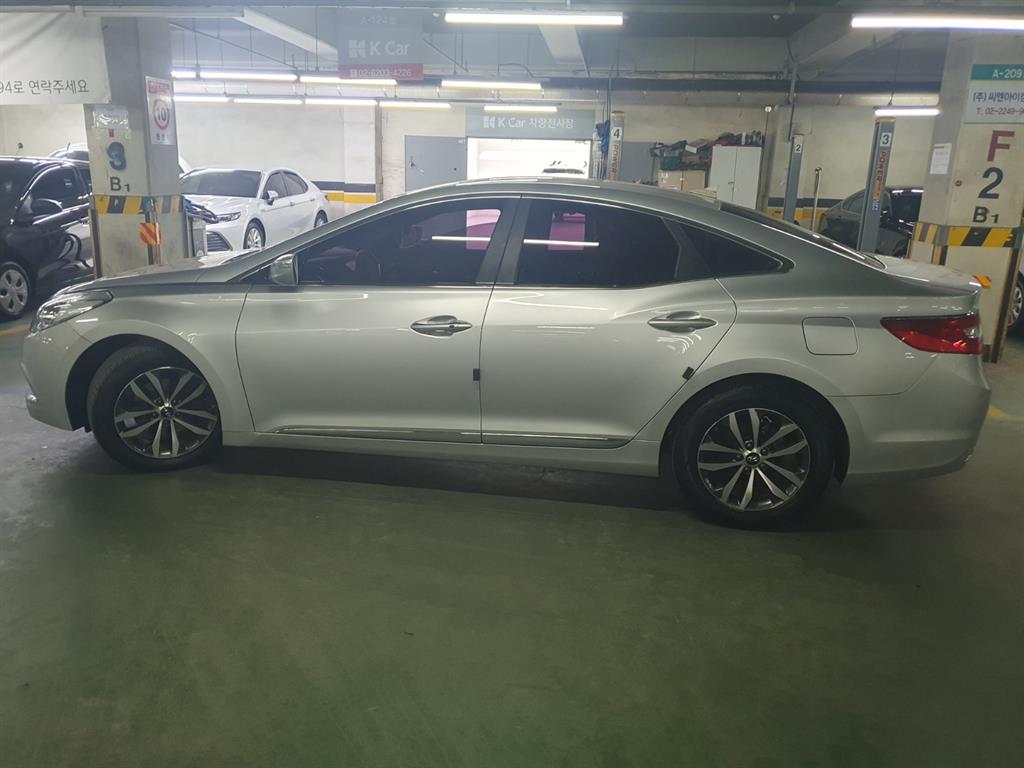 HYUNDAI Grandeur - Vista 7