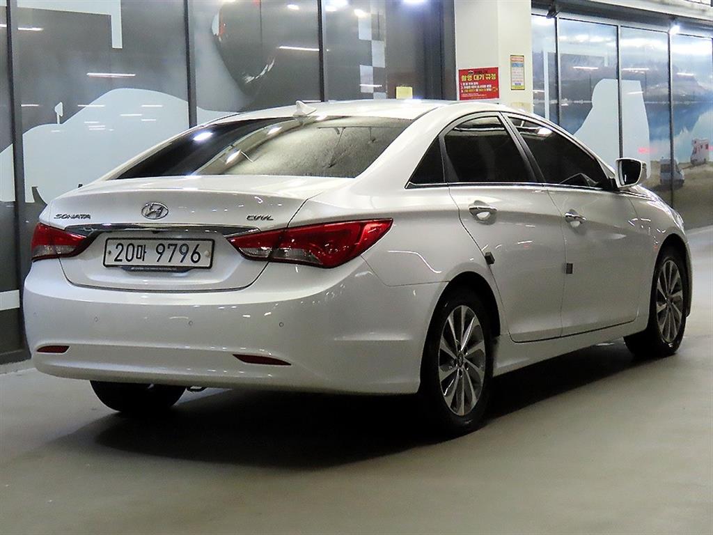 HYUNDAI Sonata - Vista 4