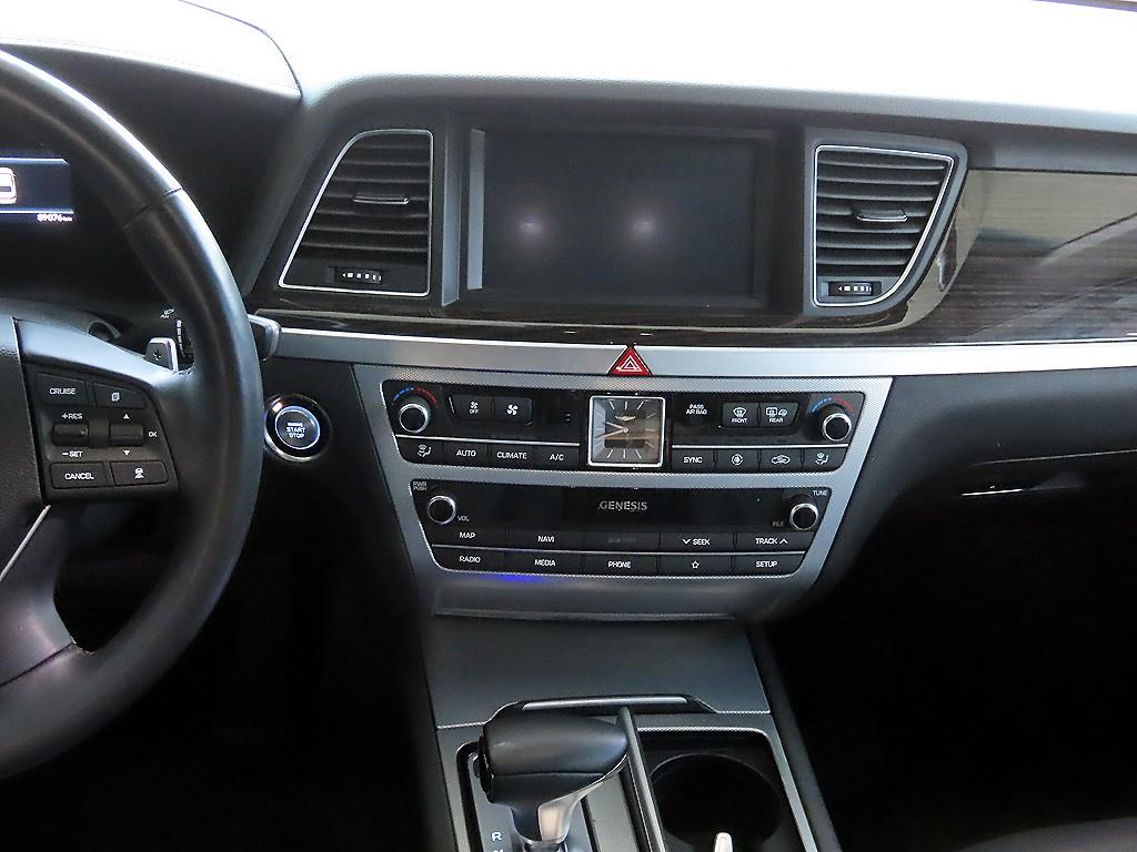 Genesis G80 - Vista 10