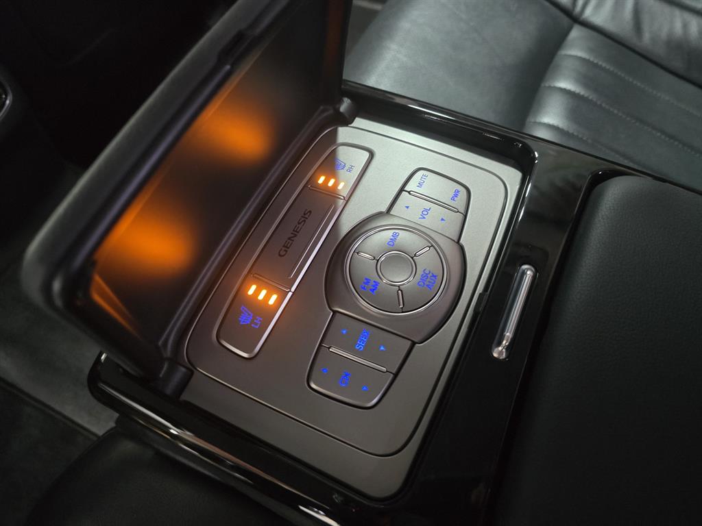 HYUNDAI Genesis - Vista 7