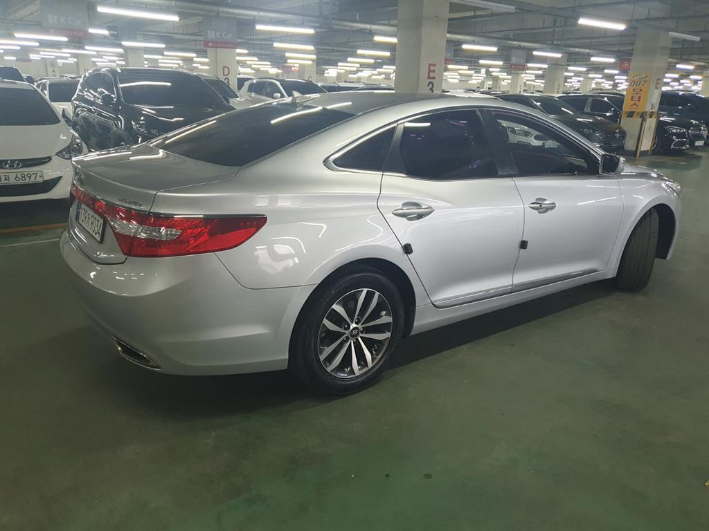 HYUNDAI Grandeur - Vista 5