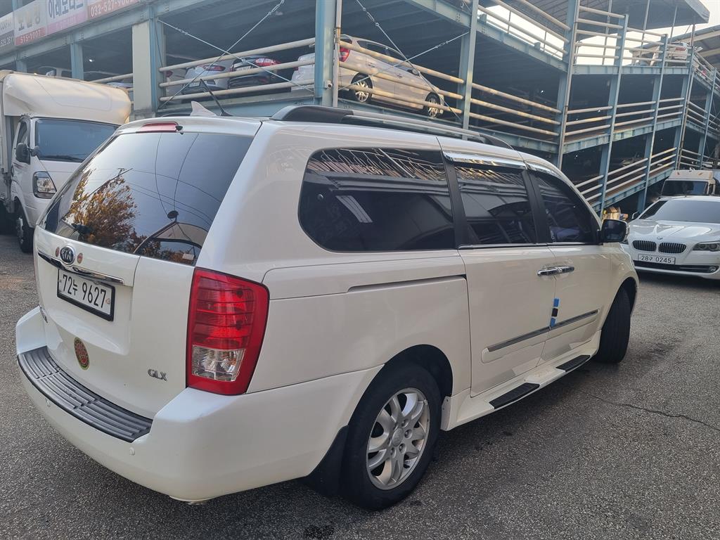 KIA Carnival - Vista 4