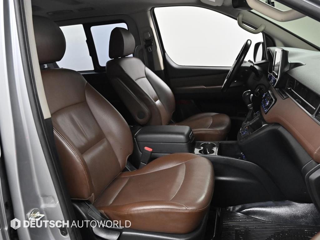 HYUNDAI Starex - Vista 10