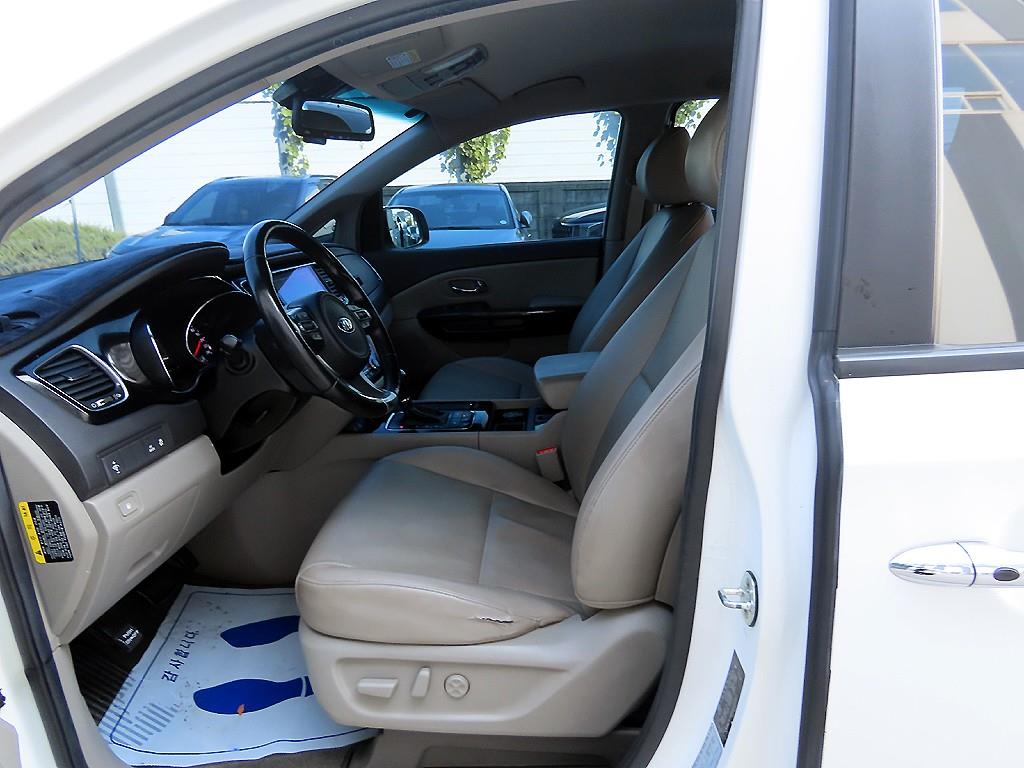 KIA Carnival - Vista 5