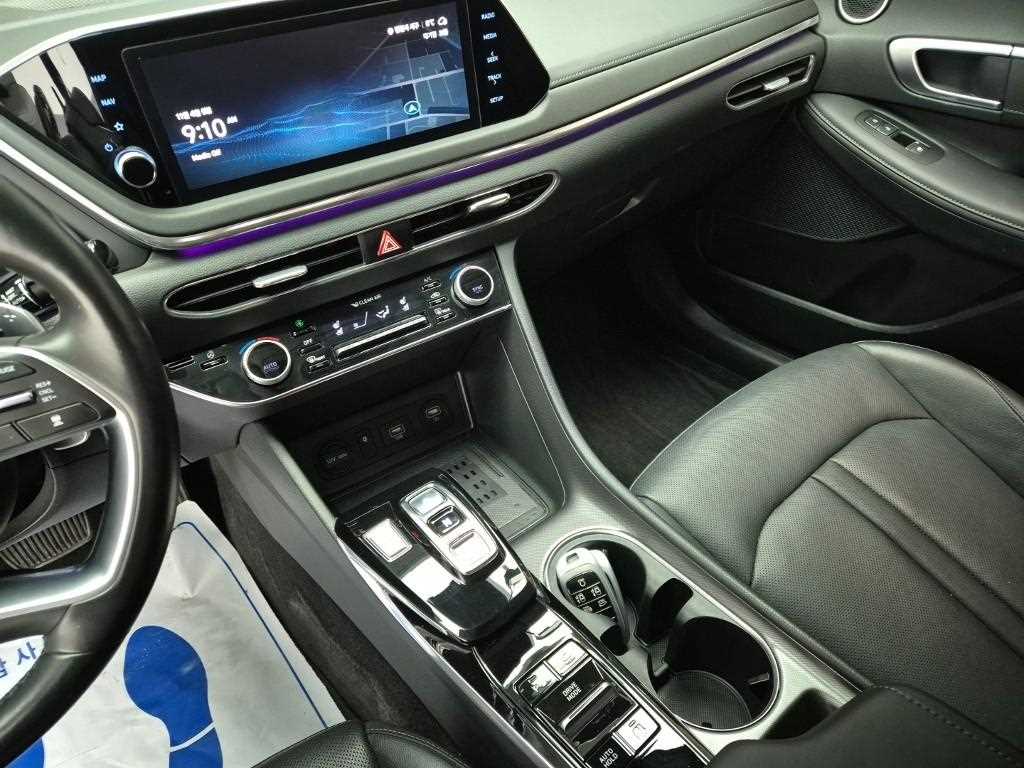 HYUNDAI Sonata - Vista 10