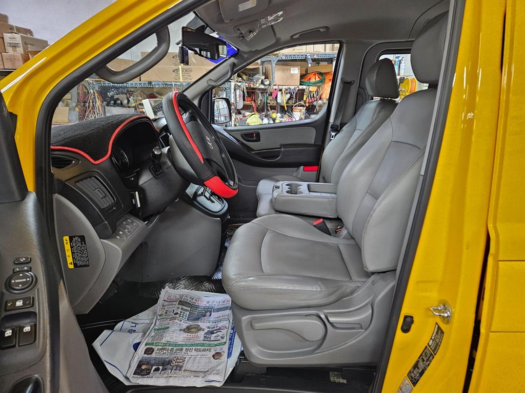 HYUNDAI Starex - Vista 7