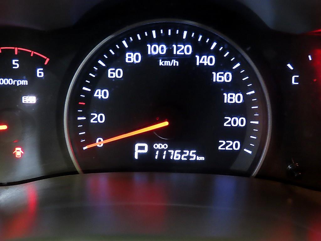 KIA Carnival - Vista 9