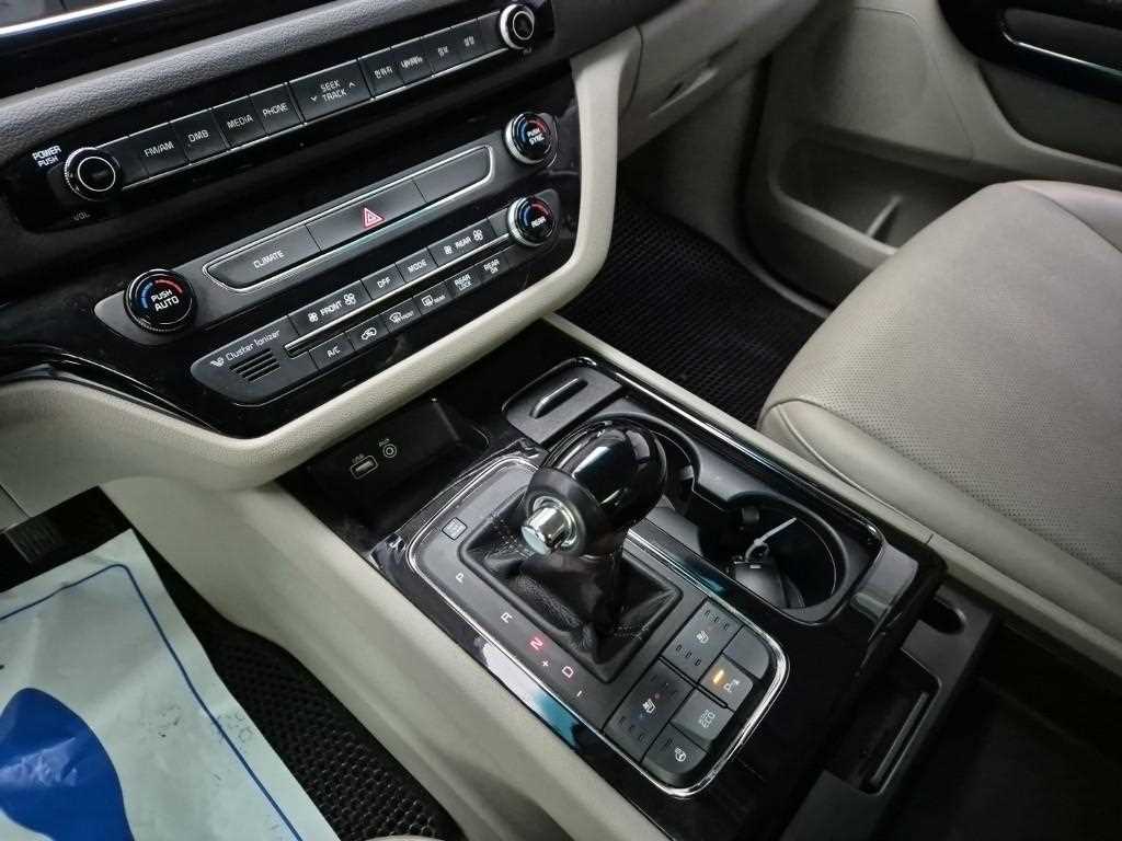 KIA Carnival - Vista 8