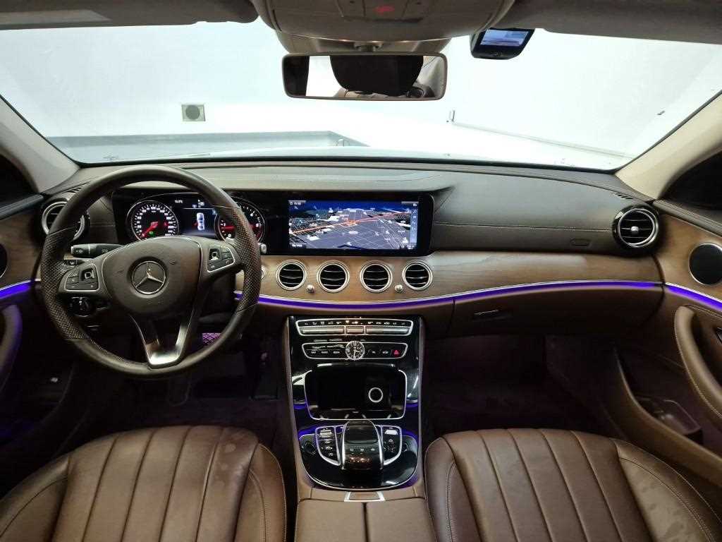 Mercedes Benz E class - Vista 7