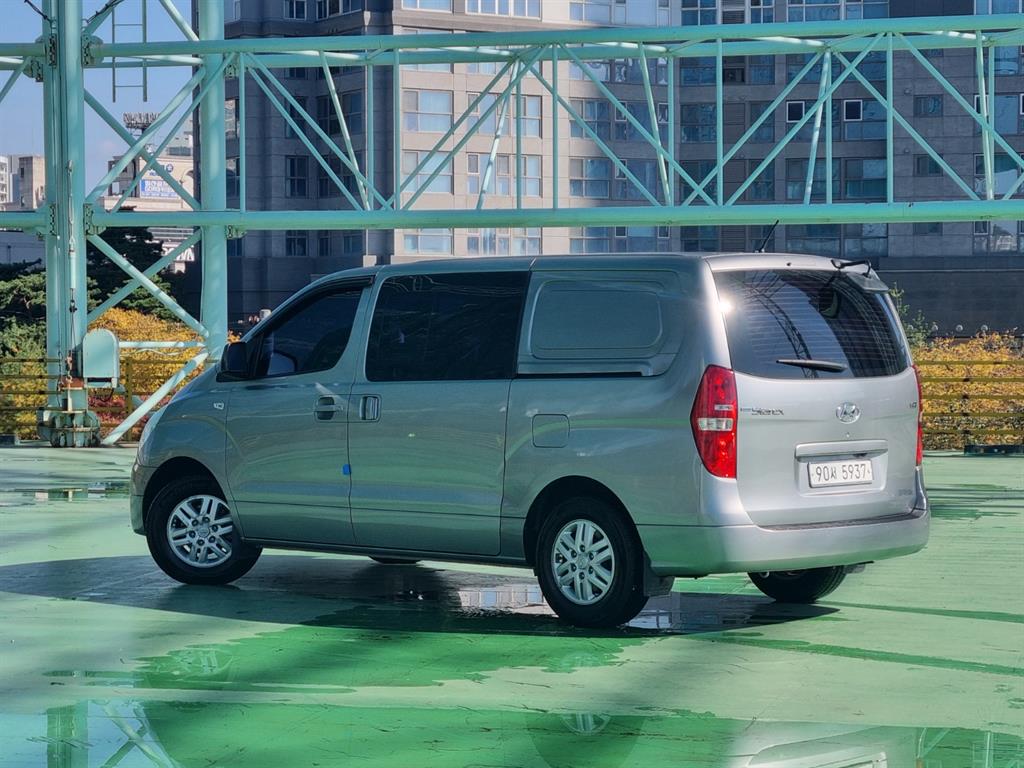 HYUNDAI Starex - Vista 4