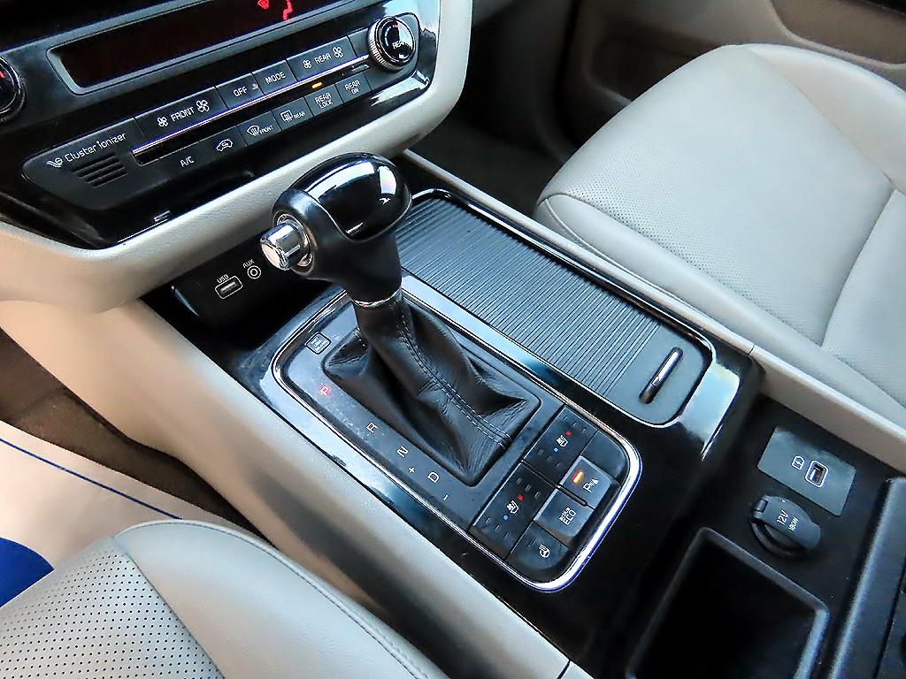 KIA Carnival - Vista 11