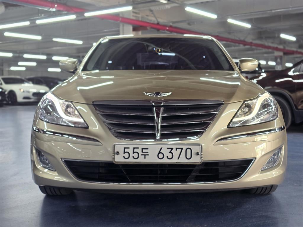 HYUNDAI Genesis - Vista 4