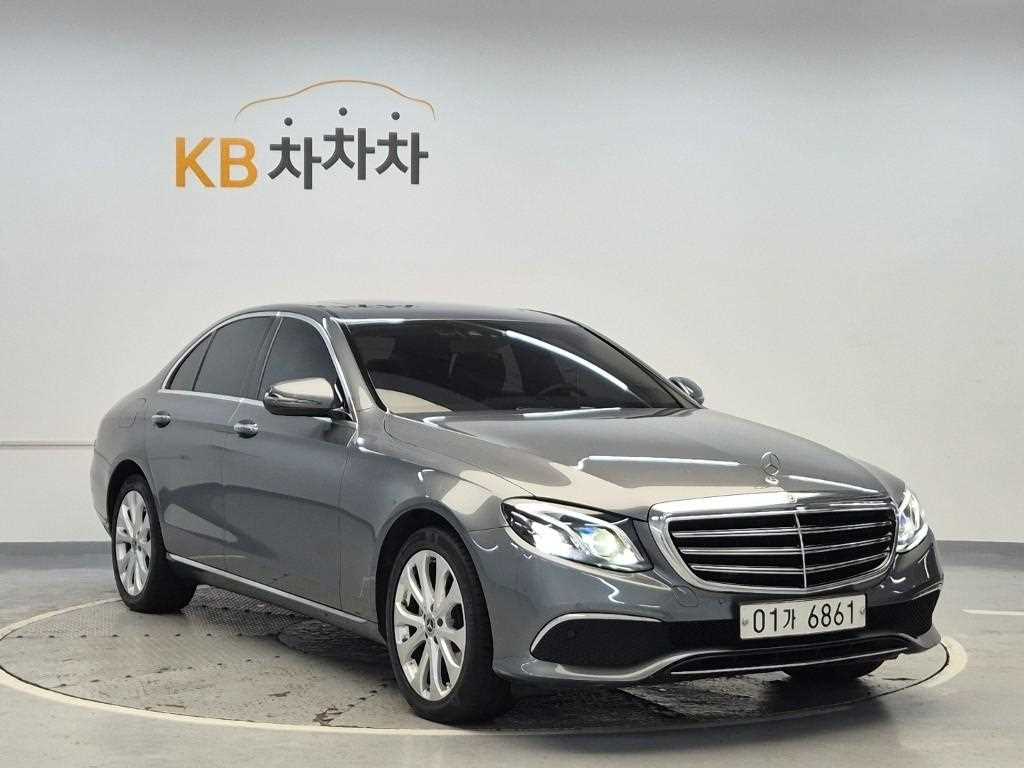 Mercedes Benz E class - Vista 4