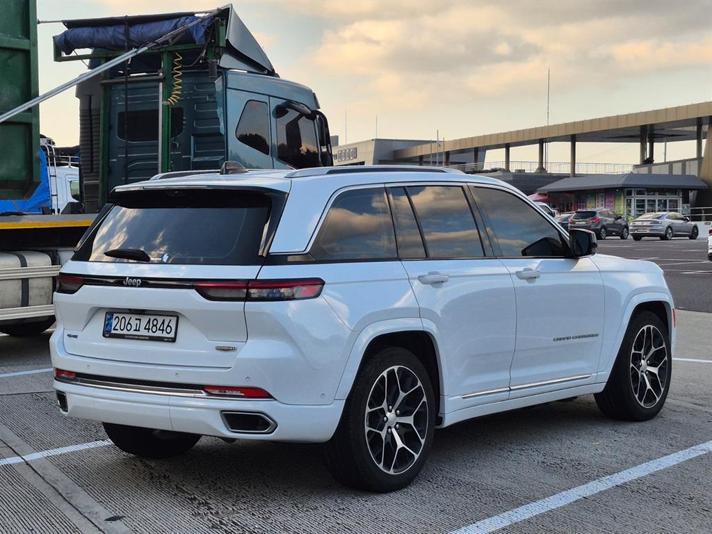 Jeep Cherokee - Vista 4