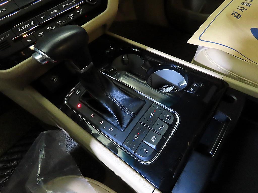 KIA Carnival - Vista 12