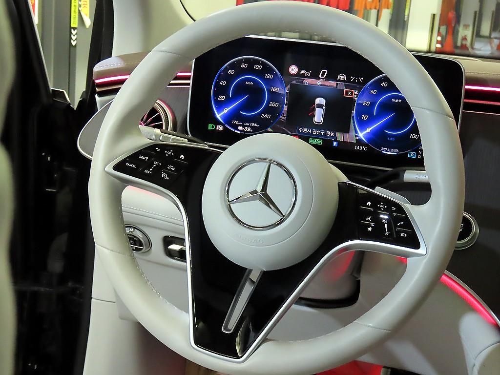 Mercedes Benz EQS - Vista 8