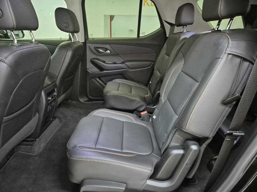 Chevrolet Travers - Vista 12