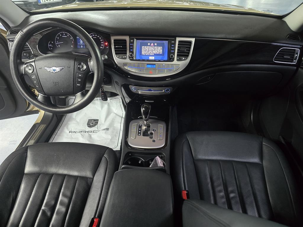 HYUNDAI Genesis - Vista 9