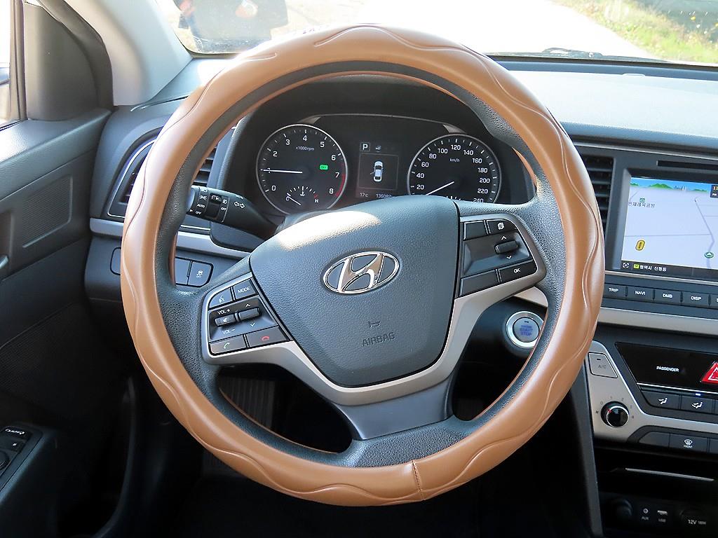 HYUNDAI Avante - Vista 7