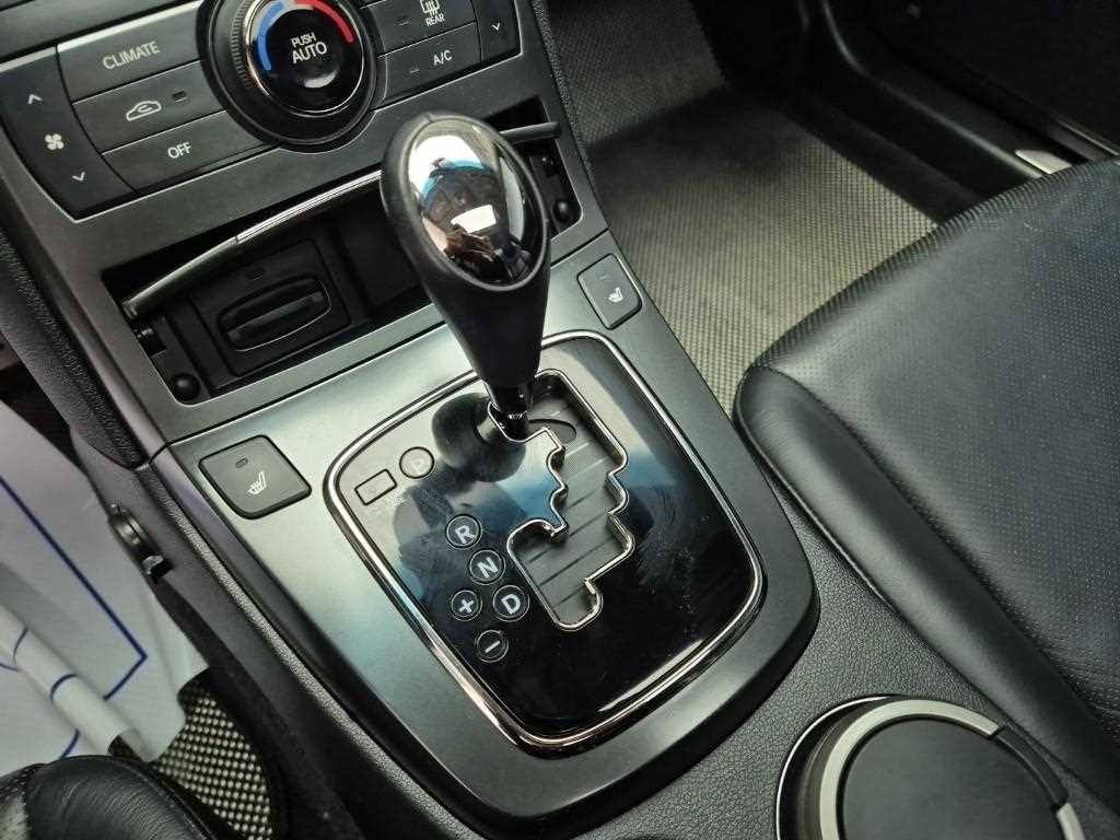 HYUNDAI Genesis - Vista 8