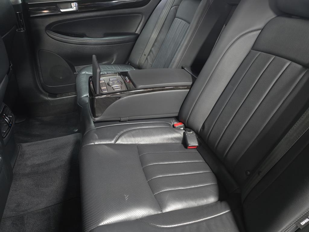 HYUNDAI Genesis - Vista 6