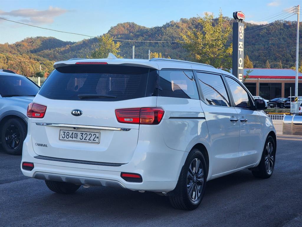 KIA Carnival - Vista 4
