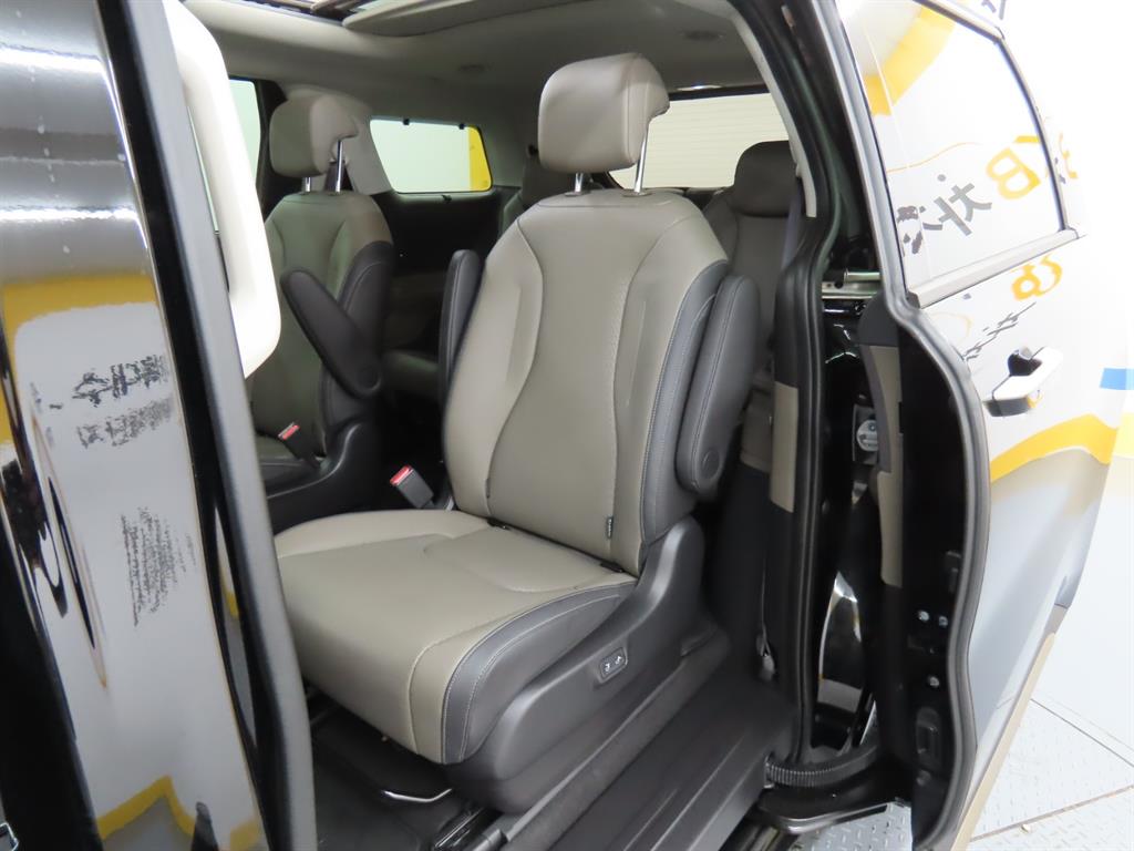 KIA Carnival - Vista 11