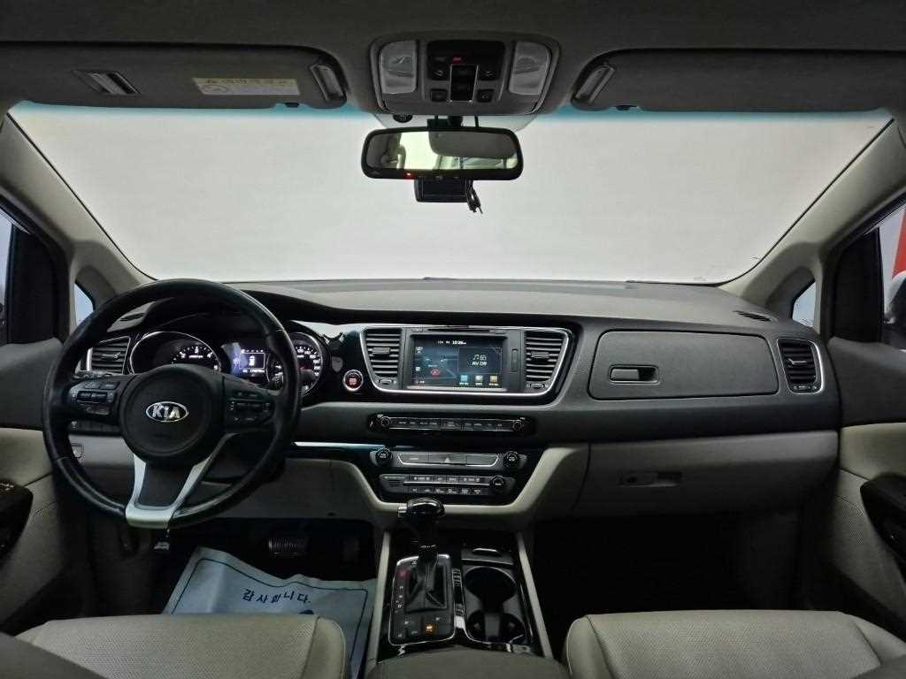 KIA Carnival - Vista 7