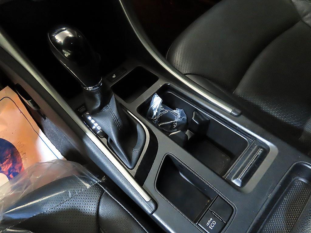 HYUNDAI Sonata - Vista 12