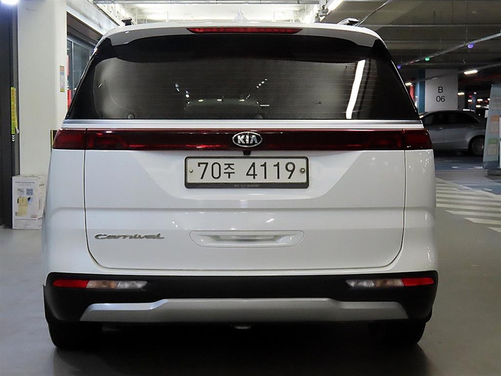KIA Carnival - Vista 5