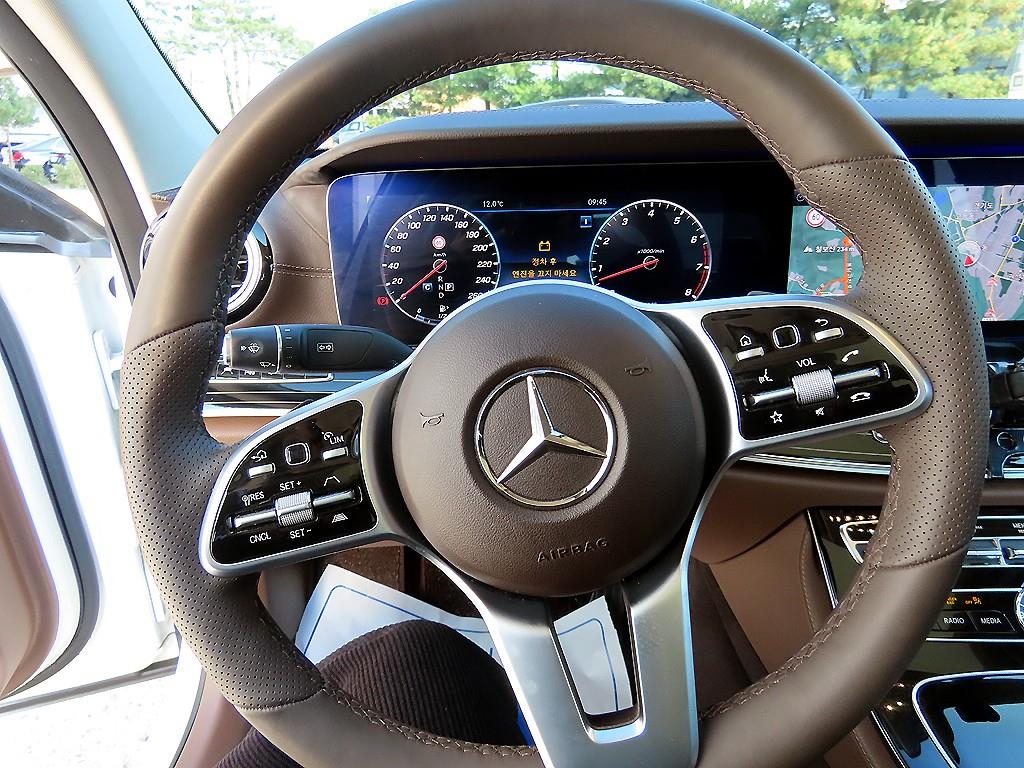 Mercedes Benz E class - Vista 8