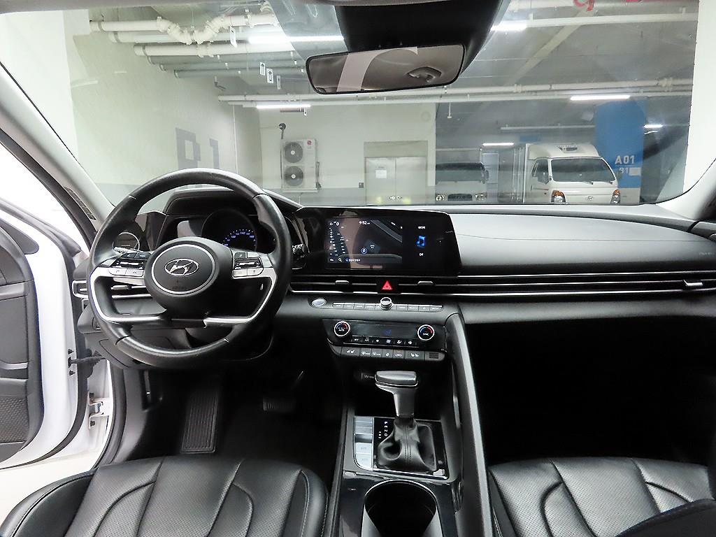 HYUNDAI Avante - Vista 9